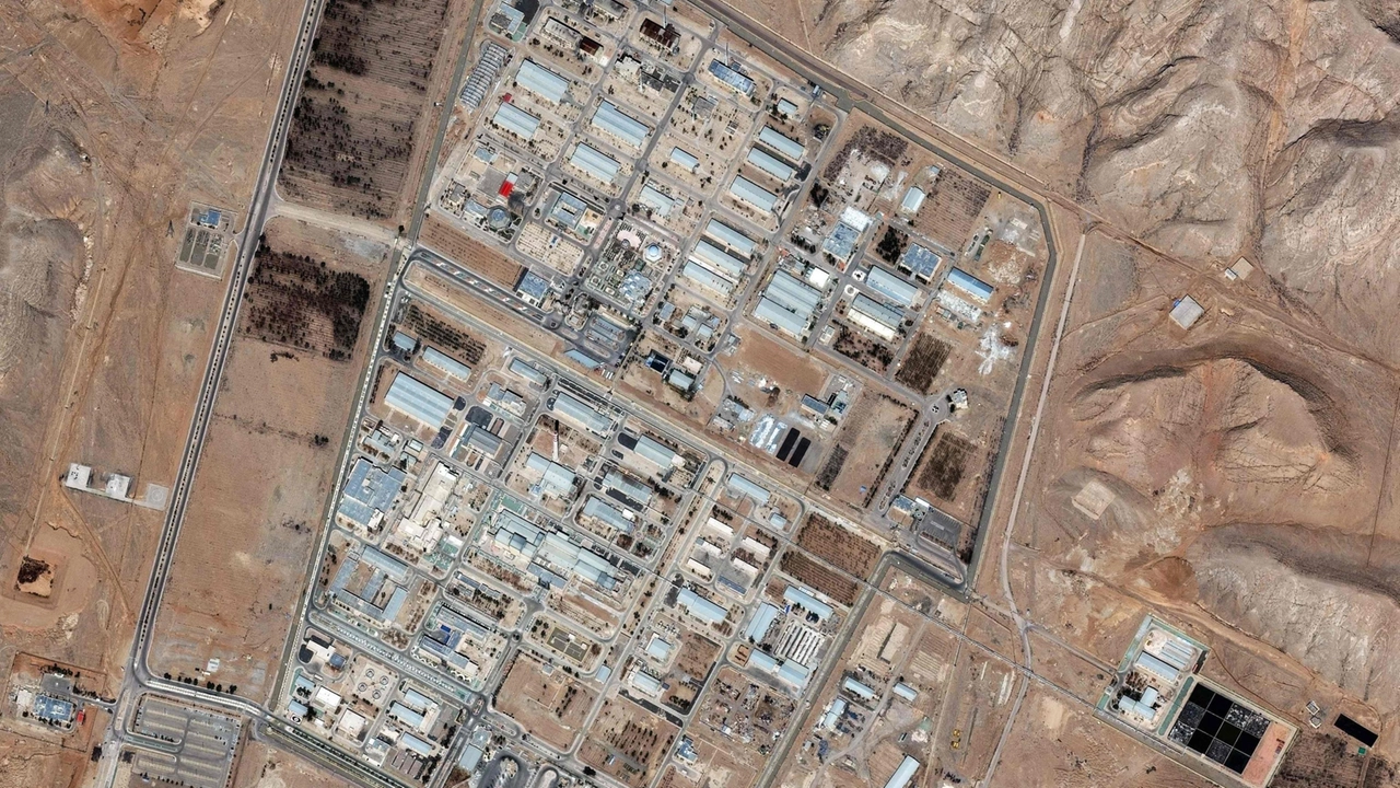 Dopo Natanz, Israele colpisce anche Isfahan: “Distrutto sito per l'uranio arricchito”. Il rischio radiologico e lo spettro ‘bomba sporca’
